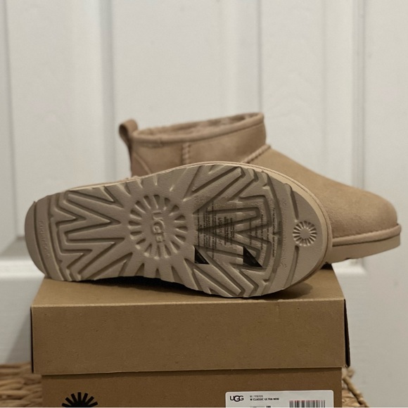 UGG ULTRA MINI DRIFTWOOD SIZE 6 - Picture 5 of 6